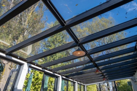 La pose de Velux, lumière naturelle et valorisation de vos espaces sous toiture