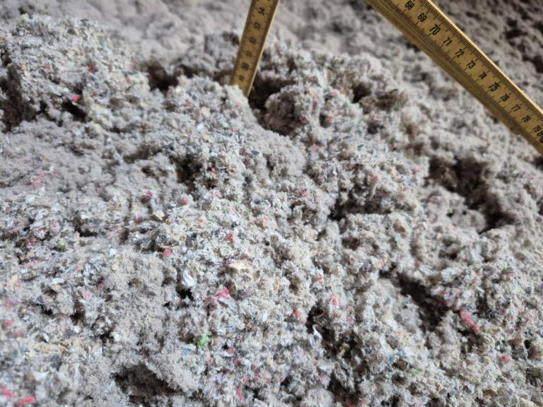 Isolation de toiture à Metz, Marly et Pont-à-Mousson : Pourquoi opter pour la ouate de cellulose en comble perdu ?