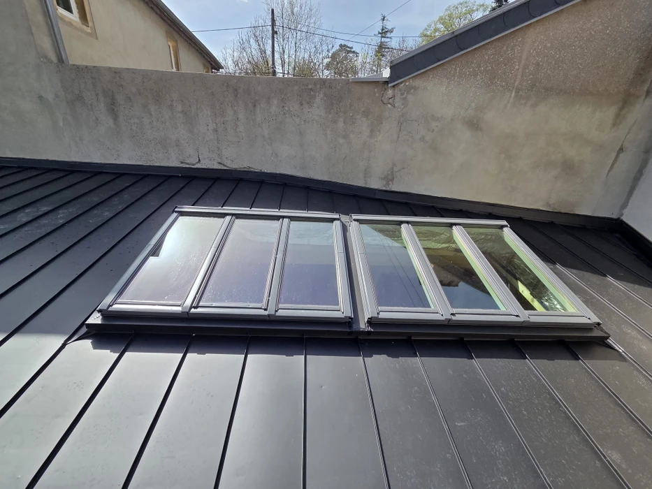 Chantier de construction, vue intérieure d'une terrasse couverte